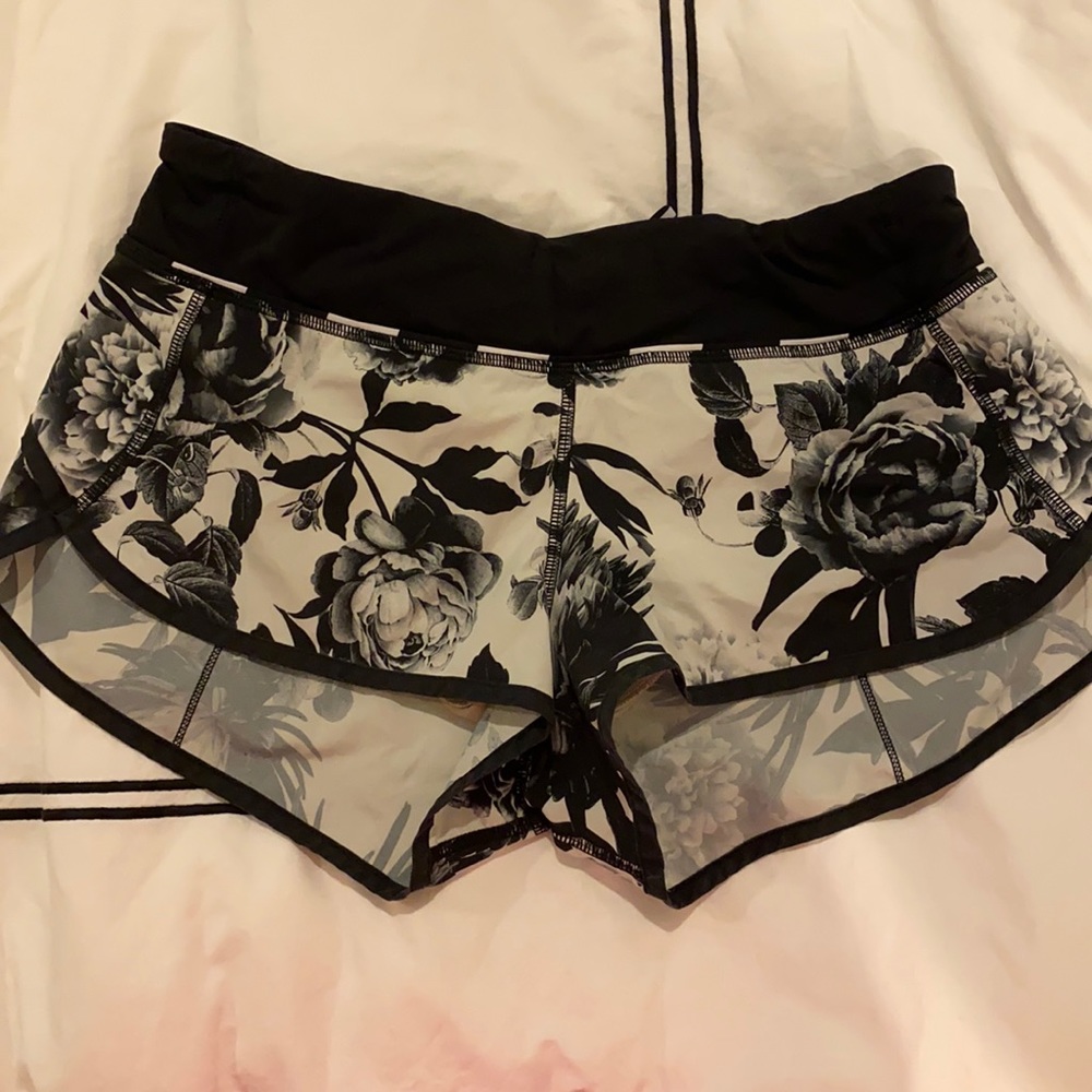 Black and white lulu lemon shorts
